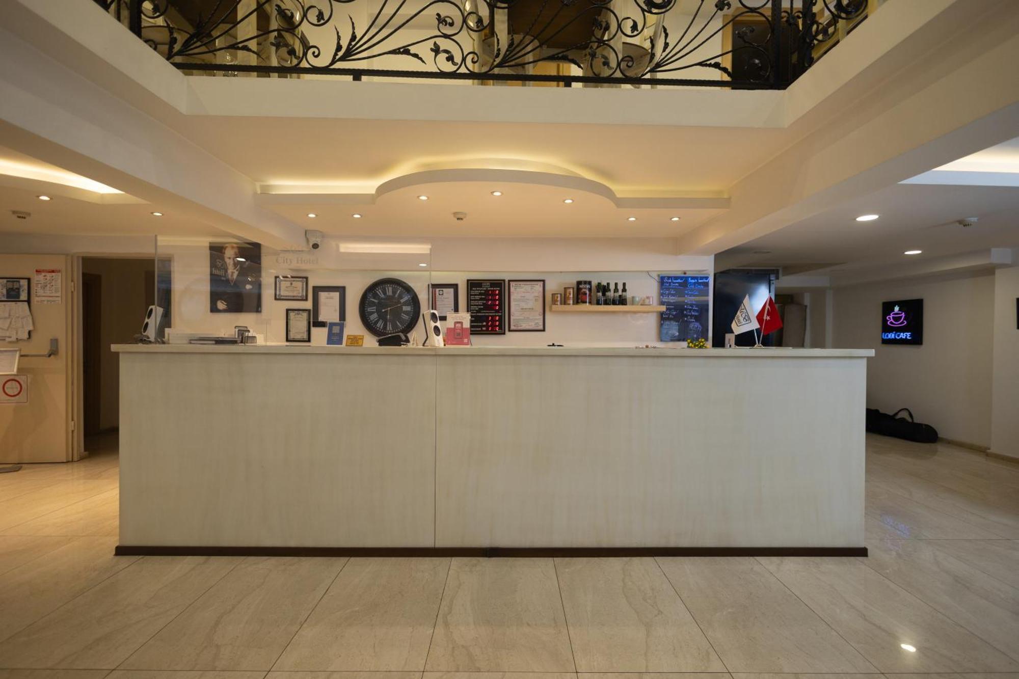 Mb City Hotel Smirne Esterno foto